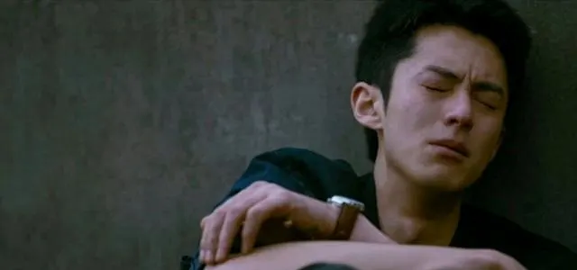 《黑夜告白》第十集揭晓冉方旭2002年已牺牲，王鹤棣角色设定引观众重刷 | 资讯配图