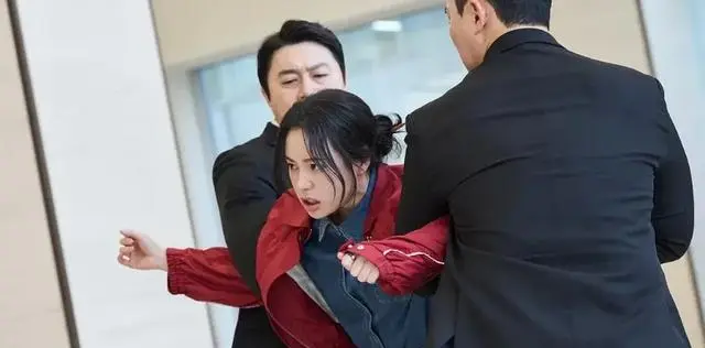 《我的王室死对头》上线首日登热搜，姜丹心穿越设定引发追剧潮 | 相关图片