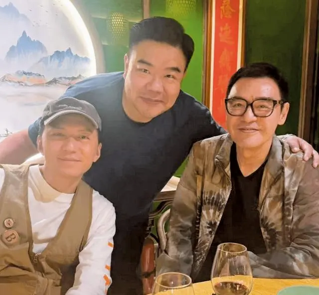 袁伟豪两年无剧可拍现身与钟镇涛聚会，转型内地音乐及网剧市场 | 现场图