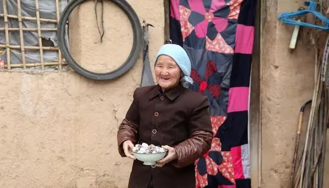 《桃姐》重映引发代际观影讨论，许鞍华现实主义叙事再受关注 | 现场图
