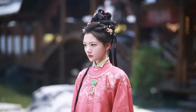 任敏主演《良陈美锦》今日开播，顾锦朝深宅锋芒初显 | 现场图