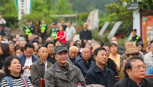 导演李鸥受聘正觉寺村荣誉村民 胶片电影艺术村启动 | 现场图