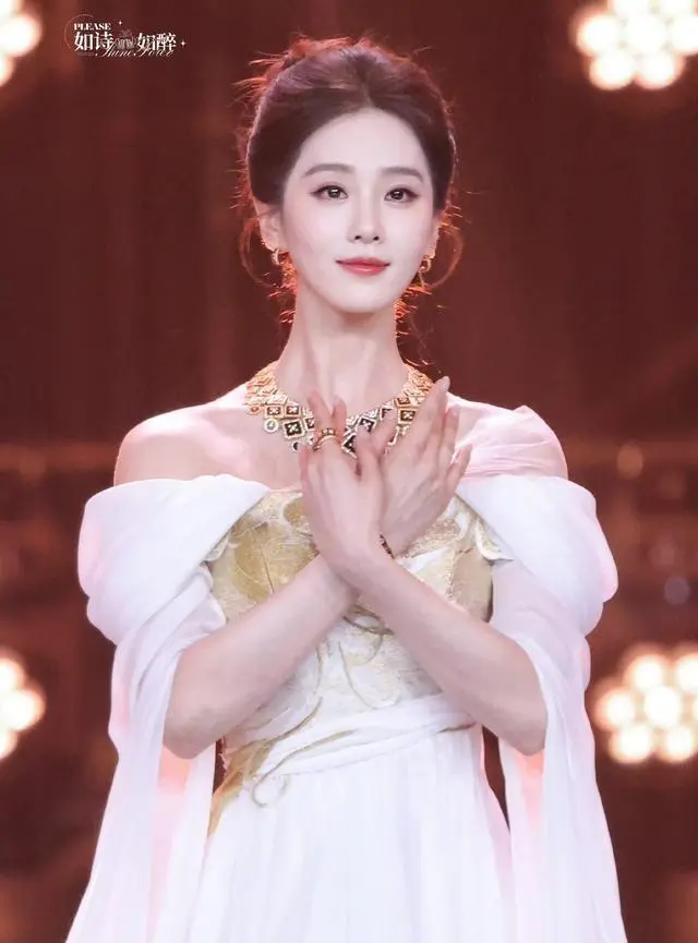 于和伟凭《森中有林》获北影节最佳男主角，刘诗诗压轴颁奖 | 现场图