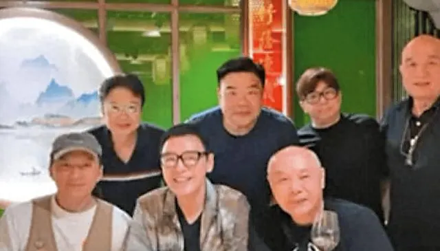 袁伟豪两年无剧可拍现身与钟镇涛聚会，转型内地音乐及网剧市场 | 资讯配图