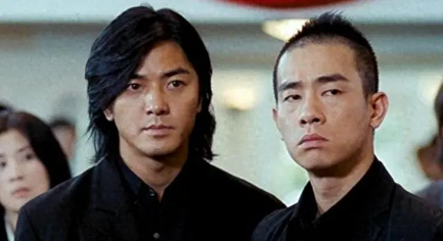 少林寺的月亮很圆，陈浩南的黑风衣太酷：两位演员与银幕形象的漫长和解 | 资讯配图